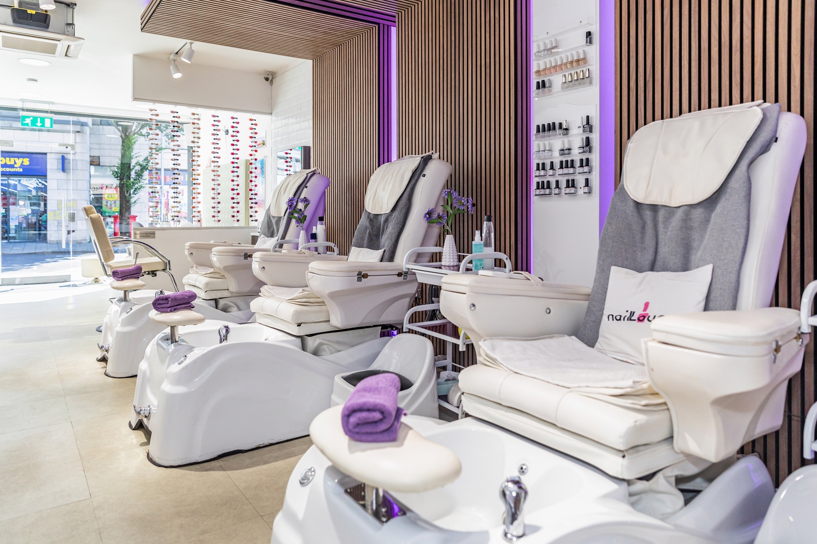 Nail Lounge & Spa London Road pedicure area